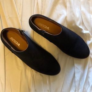 Low Heel Ankle Bootie Black Size 8